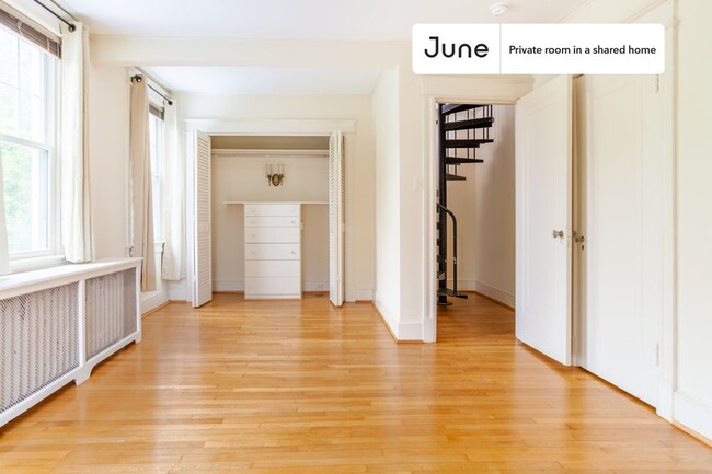 Building Photo - Private bedroom in 7 bed/4 bath Home