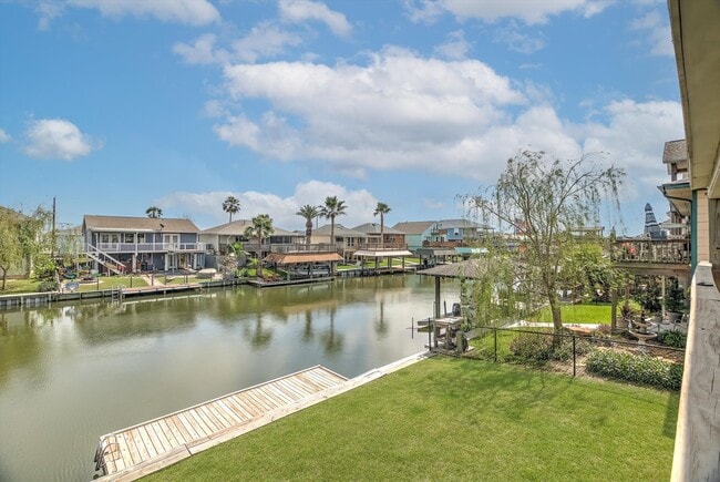 Building Photo - 505 Pompano St