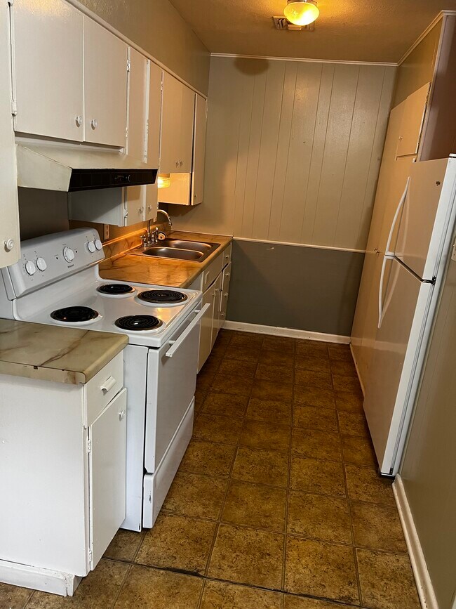 Primary Photo - 608 W Alice Ave