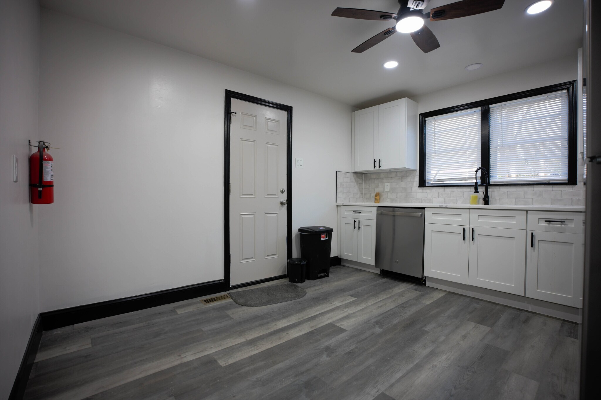 Building Photo - 111 E Garwood Ave