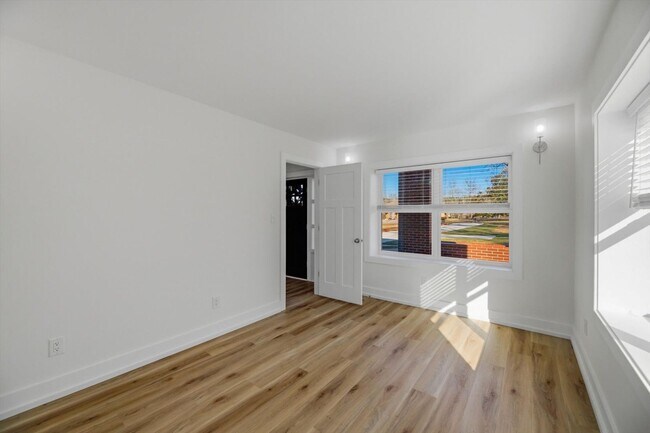 Building Photo - 2113 W Madison Ave