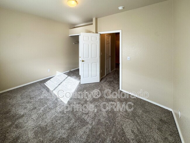 Building Photo - 3081 Mandalay Grove