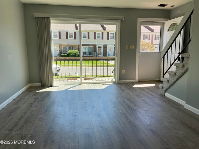 Building Photo - 53 Primrose Ln