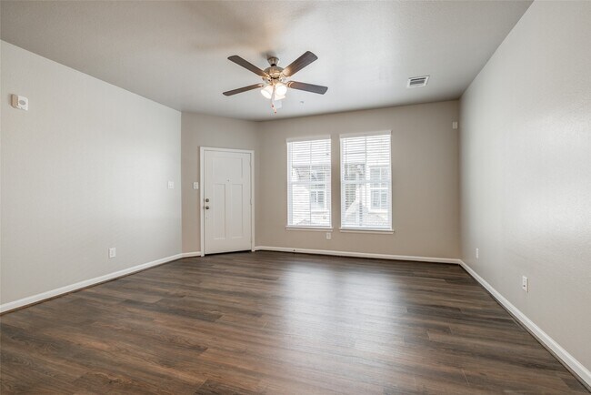 Building Photo - 123 Pk Pl Cir