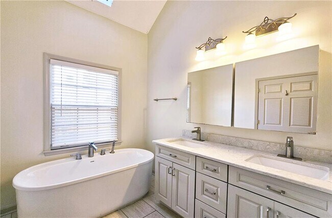 Building Photo - 940 Bridgegate Dr NE