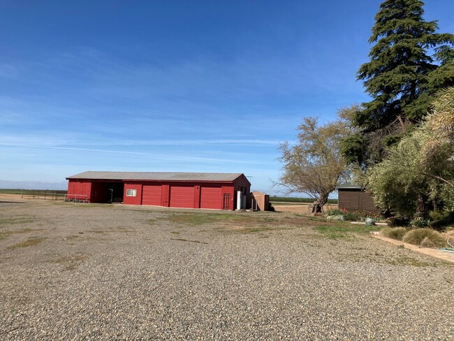 Building Photo - Custom Ranchette home available!