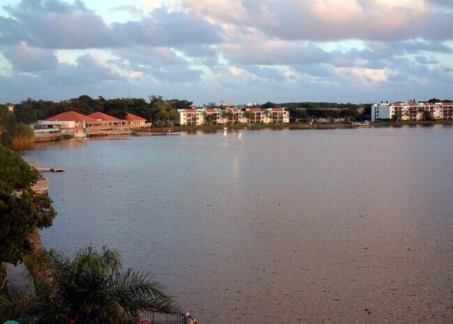 Building Photo - 110 Lake Emerald Dr