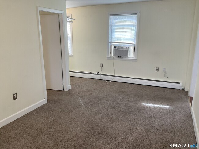 Building Photo - 1403 Farmington Ave