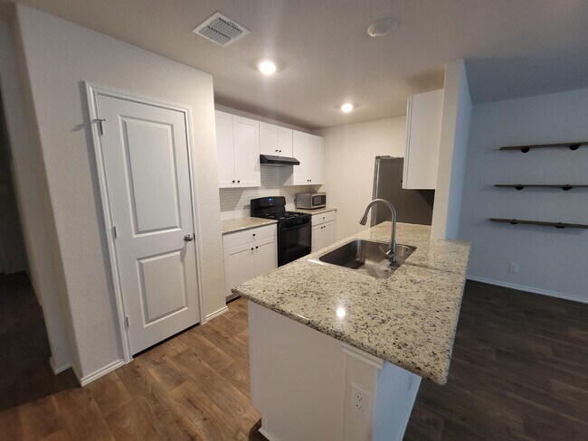 Building Photo - 15550 Crimson Topaz
