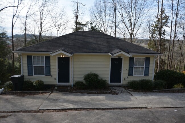 Building Photo - 689 Highland Dr SW