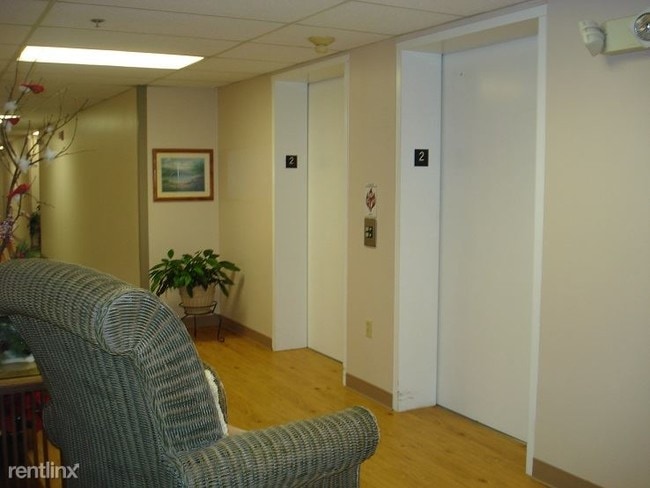 Building Photo - 305 Oak Springs Dr