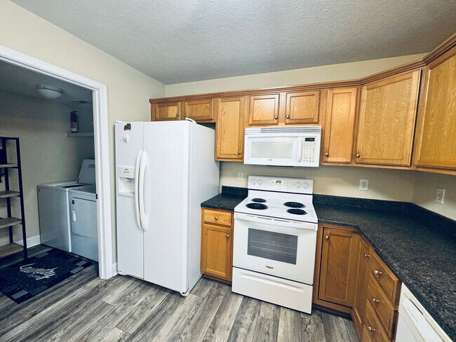 Building Photo - Sterling Park Townhome