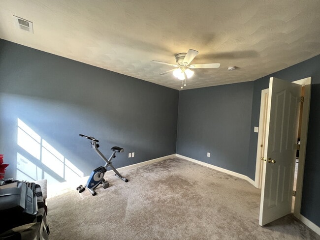 Building Photo - Spacious 4 bedroom home with POOL in sought after neighborhood and schools.