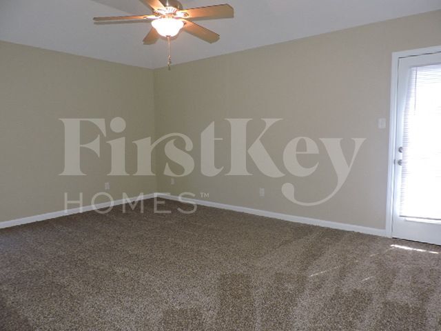 Building Photo - 828 Tropicana Dr E