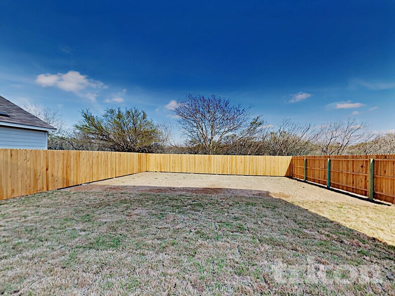 Building Photo - 5202 Everett Loop