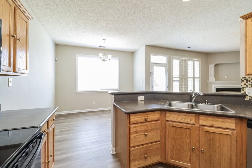 Building Photo - 5811 Briggs Dr