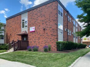 Building Photo - 512 E Clark