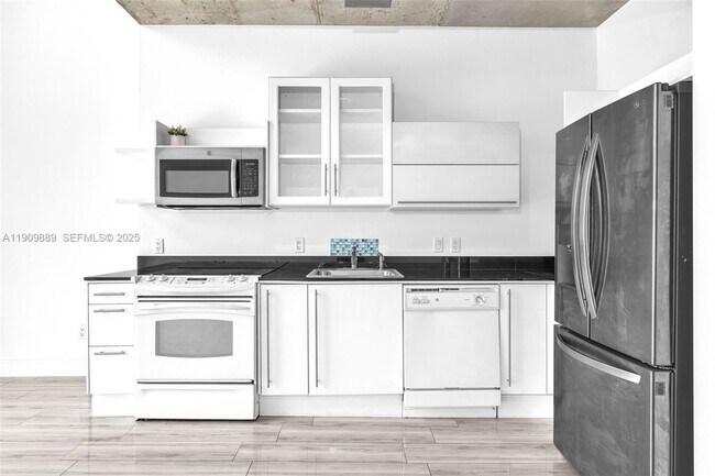 Building Photo - 690 SW 1st Ct