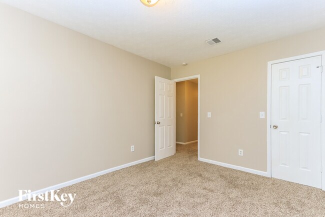 Building Photo - 1548 Stoneleigh Way