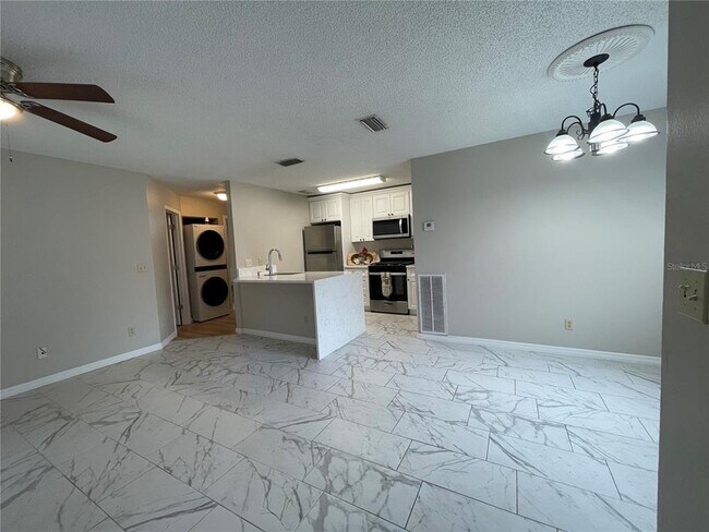 Building Photo - 8401 Waterview Way