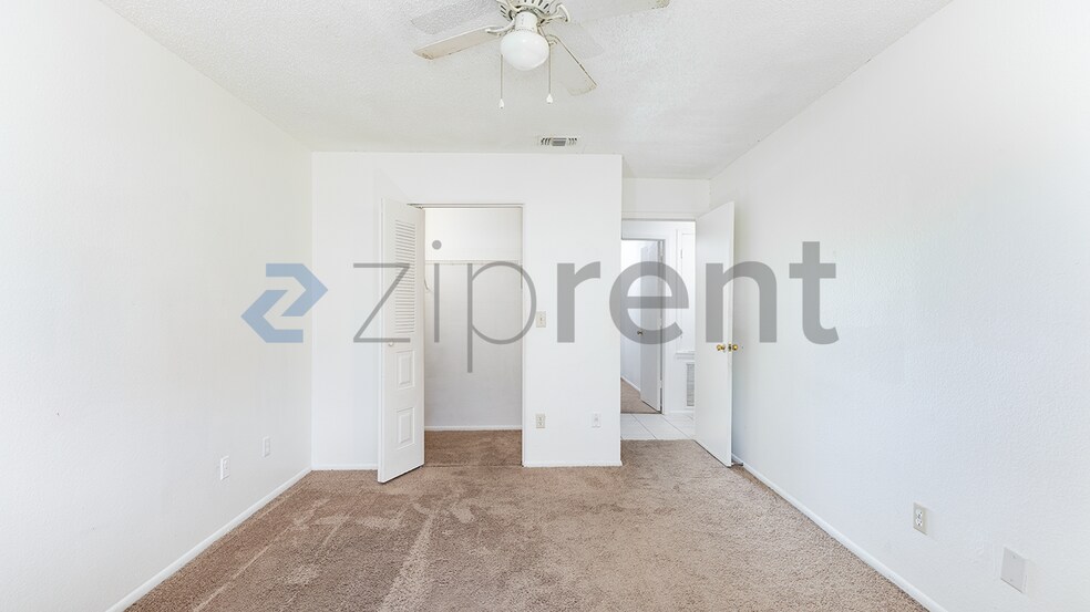 Building Photo - Unit