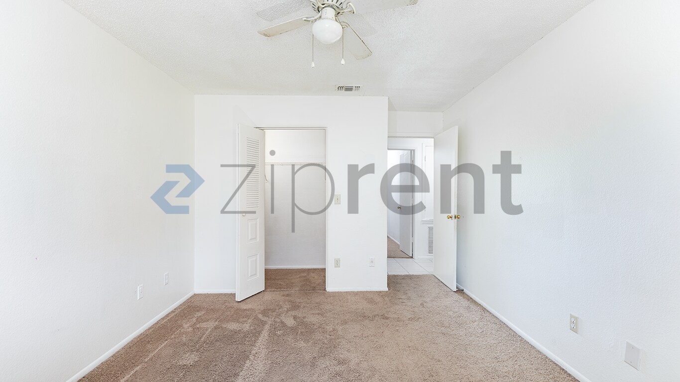 Building Photo - Unit