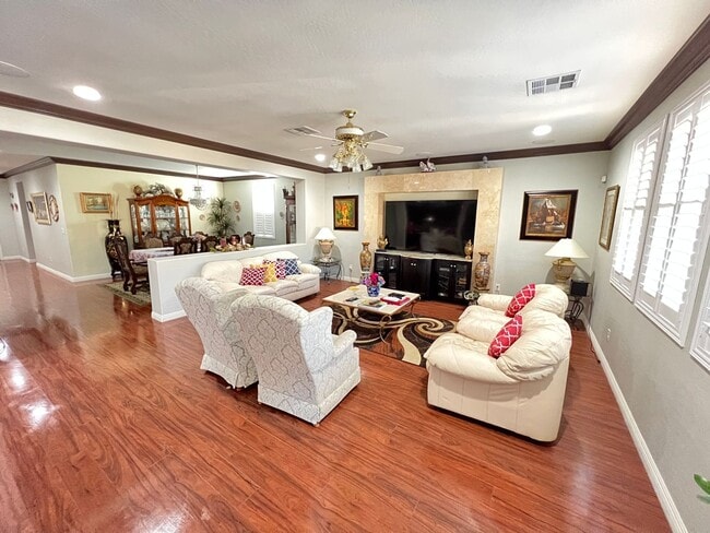 Building Photo - 1 Story 4Bed Pool Built in BBQ