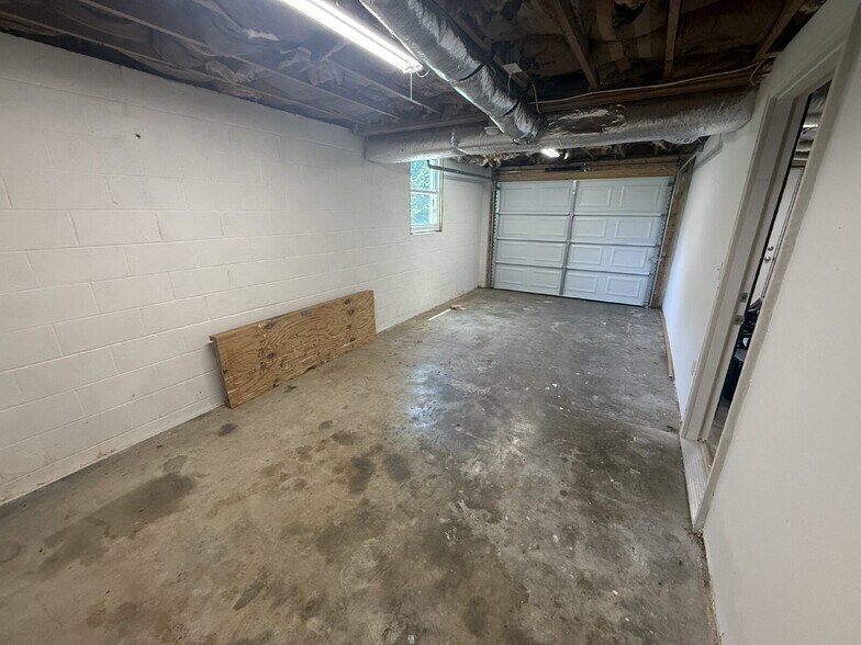 Building Photo - 1318 Courtney Dr