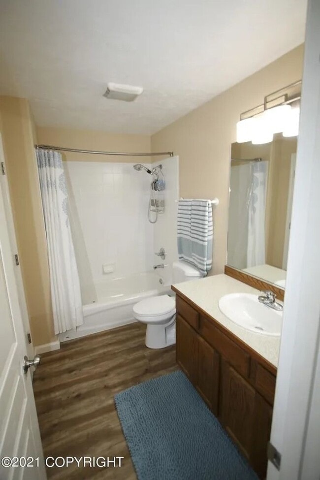Building Photo - 3 Bedroom South Anchorage Townhouse!