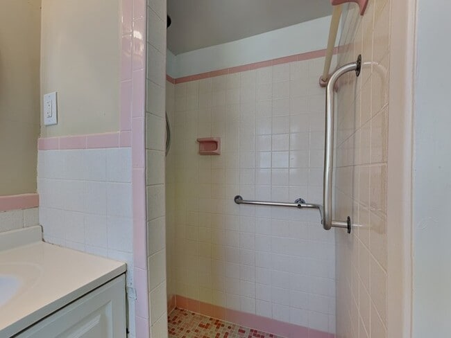 Building Photo - 10632 Laburnum Dr