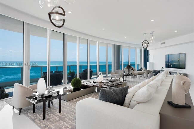 Building Photo - 5959 Collins Ave