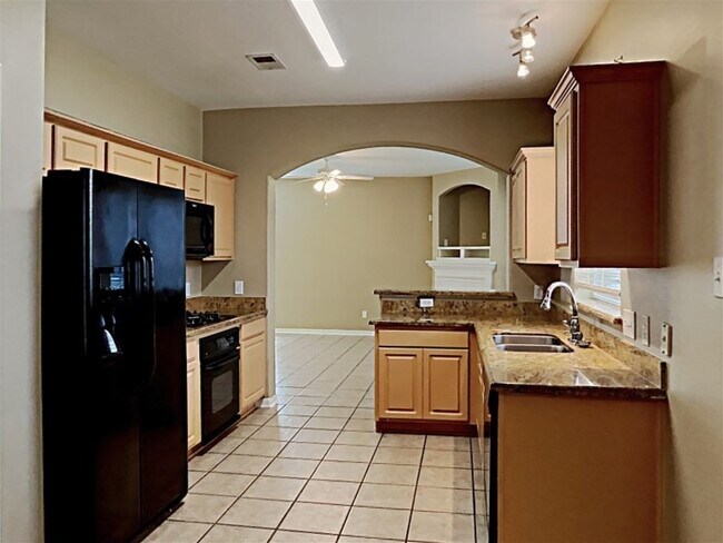 Building Photo - 411 Cedar Point Dr