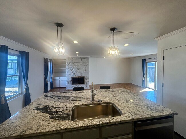 Building Photo - Beautifully updated home just west of Brookside and Trader's Joes in Midtown