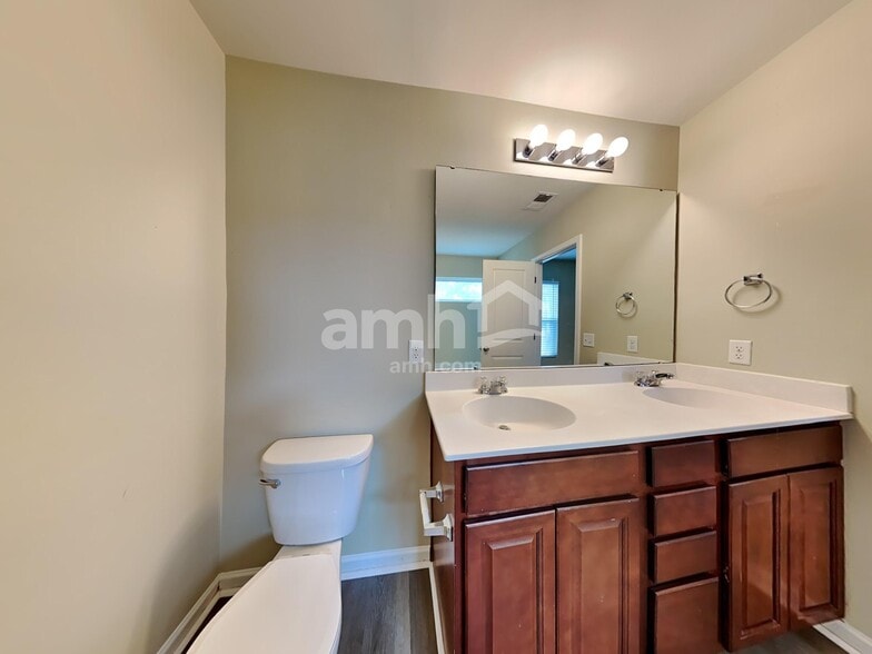 Building Photo - 350 Iveson Rd