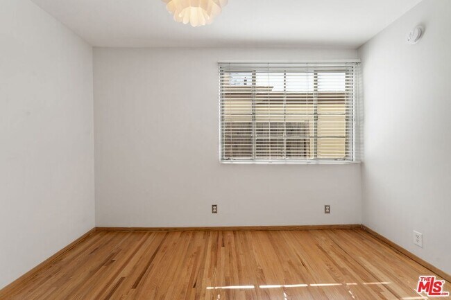 Building Photo - 1519 N Easterly Terrace