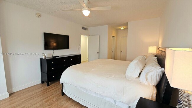 Building Photo - 1980 S Ocean Dr