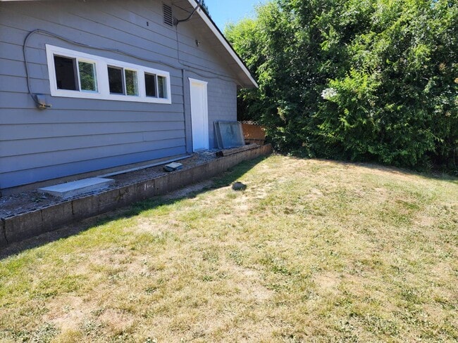 Building Photo - 7001 Rogue River Hwy