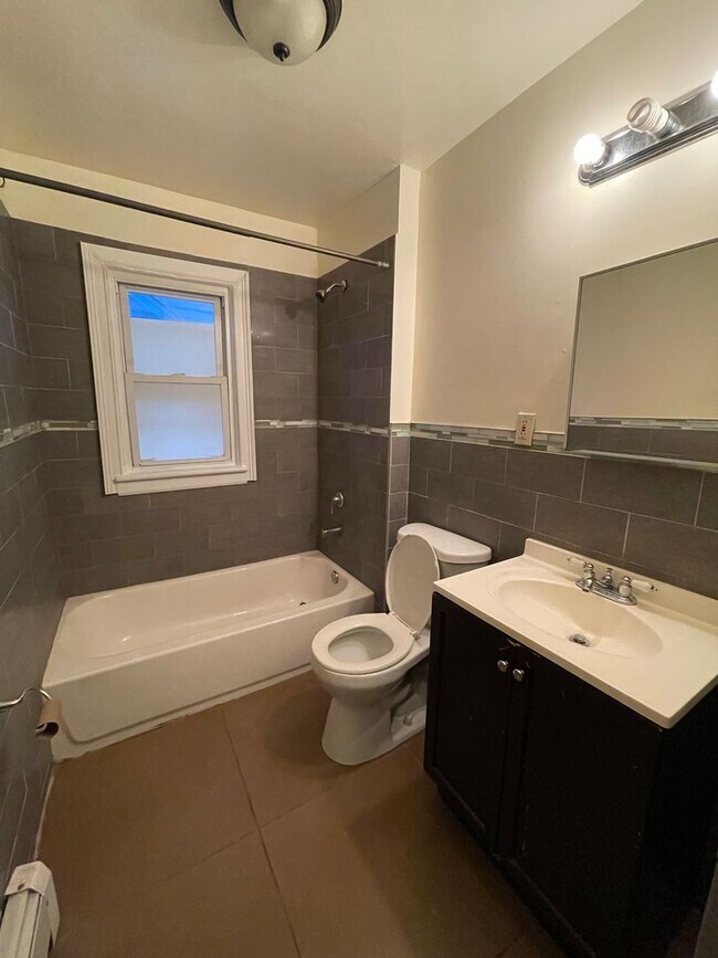 Building Photo - 19-21 Poe Avenue