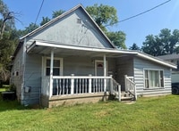 Building Photo - 913 Maple St