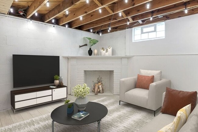 Building Photo - 343 E Royal Forest Blvd