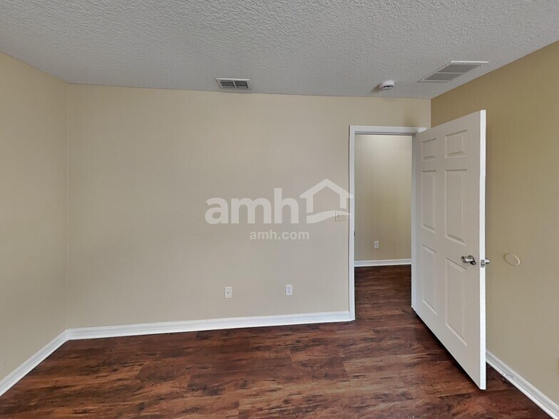 Building Photo - 2340 Norwood Pl