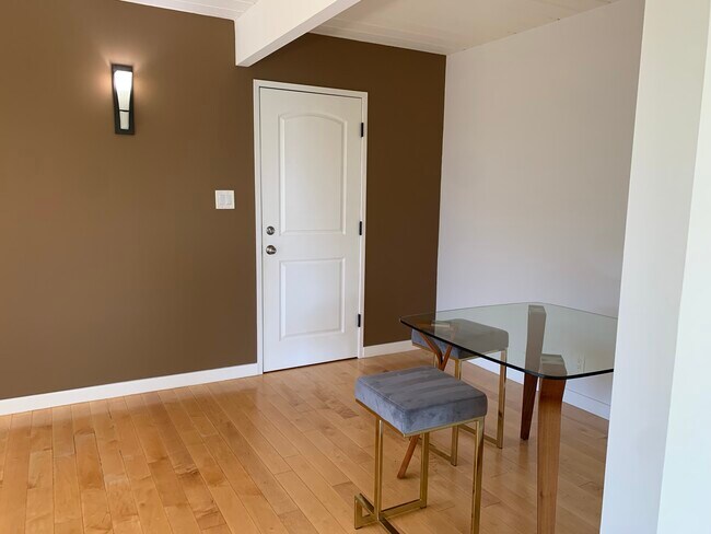 Building Photo - 5559 Greenridge Rd