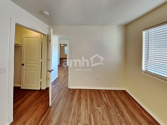 Building Photo - 1811 W Desert Canyon Dr