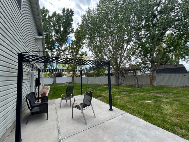 Building Photo - 4 Bedroom 4 Bathroom Home in Provo, Utah!