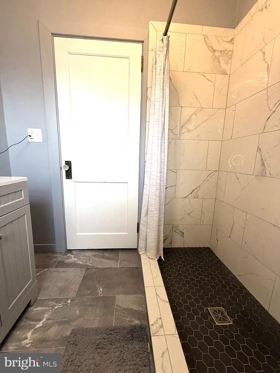 Building Photo - 295 E Main St