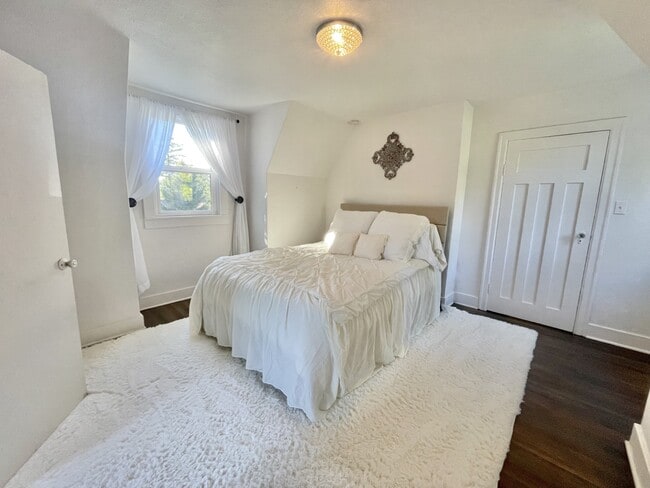 Building Photo - 7223 61st Ave SE