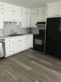 Building Photo - 403 E Maple St