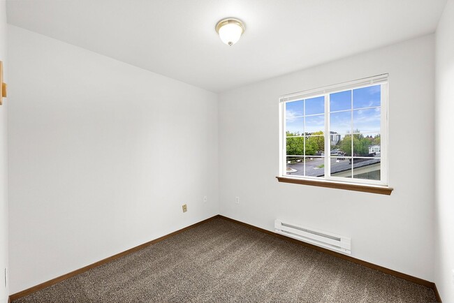 Building Photo - Ewert 3010