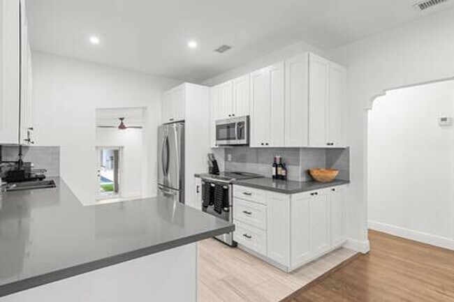 Building Photo - 443 NE 71st St