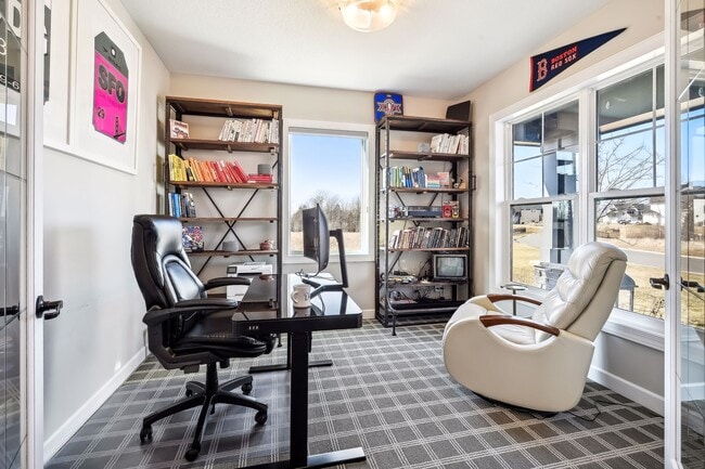 Building Photo - 2275 Lakeshore Point Dr N E